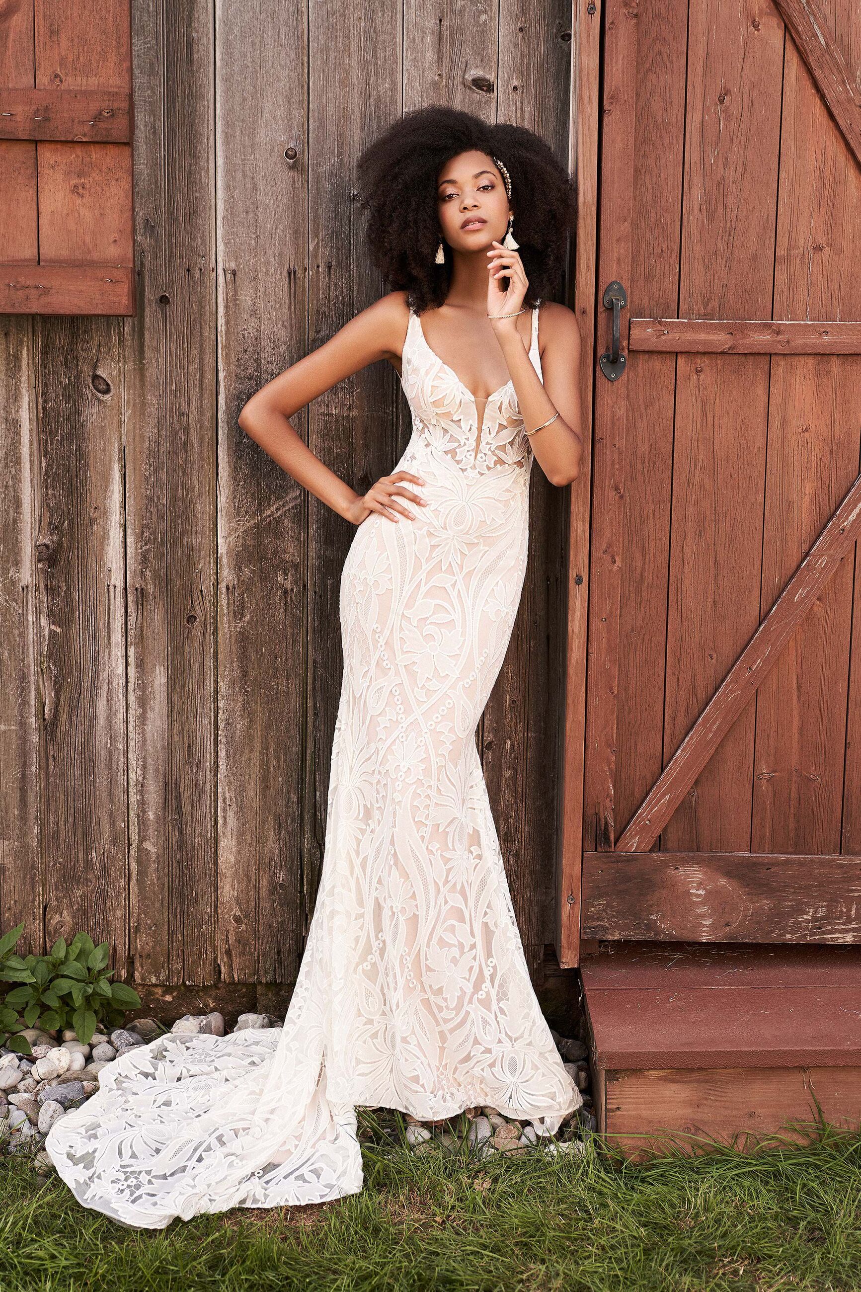 Paisley Lace Overlay Lace Up Gown Wedding Fashion Dress 